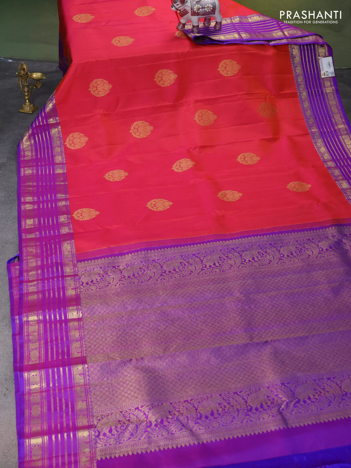 Pure kanchipuram silk saree dual shade of pinkish orange and purple with zari woven buttas and rich zari woven border - Image 2