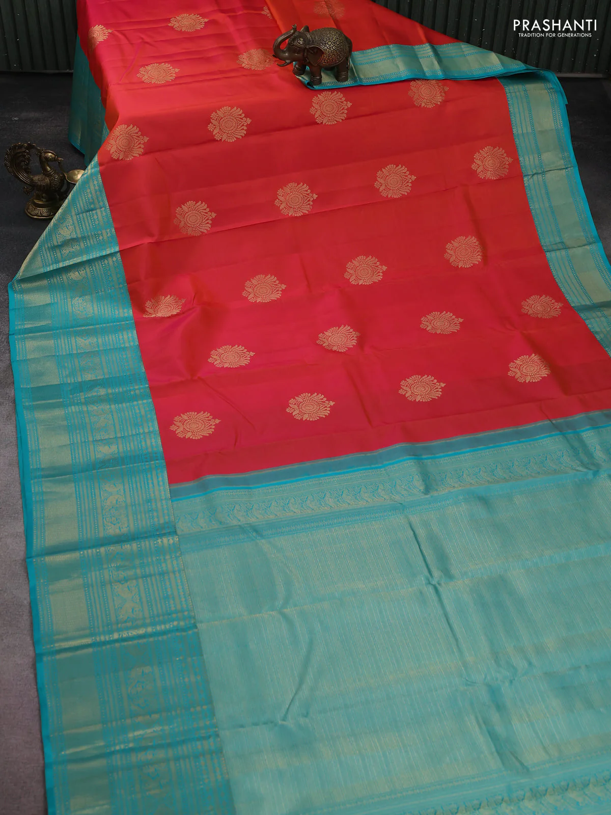 Pure kanchipuram silk saree dual shade of pinkish orange and teal blue with zari woven buttas and long zari woven korvai border - Image 2