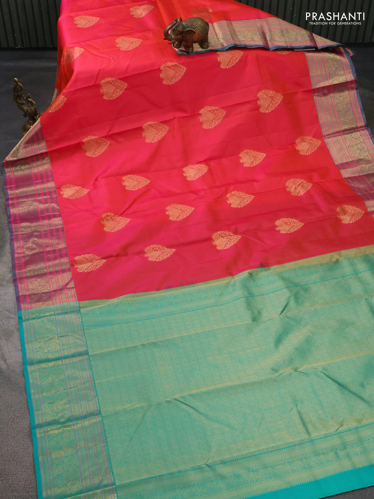 Pure kanchipuram silk saree dual shade of pinkish orange and teal green with allover self emboss & zari buttas and zari woven floral border - Image 2