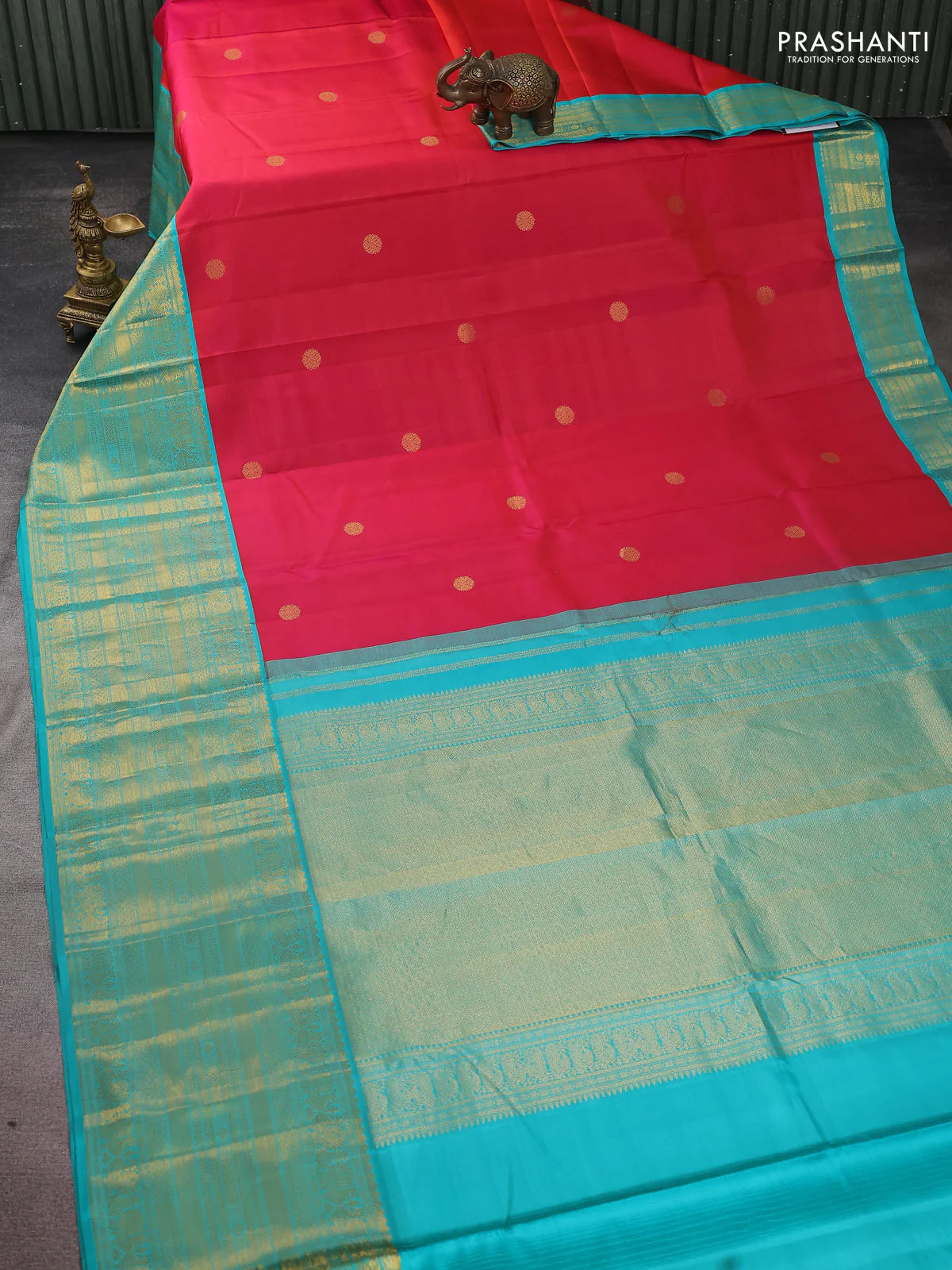 Pure kanchipuram silk saree dual shade of pinkish orange and teal green with zari woven buttas and long zari woven korvai border - Image 2