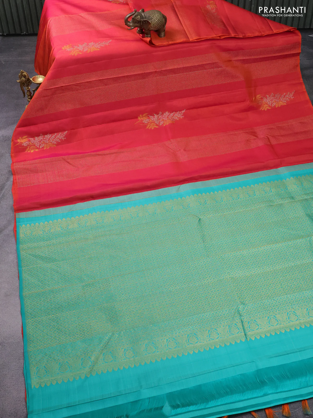 Pure kanchipuram silk saree dual shade of pinkish orange and teal green with zari woven buttas in borderless style - Image 2