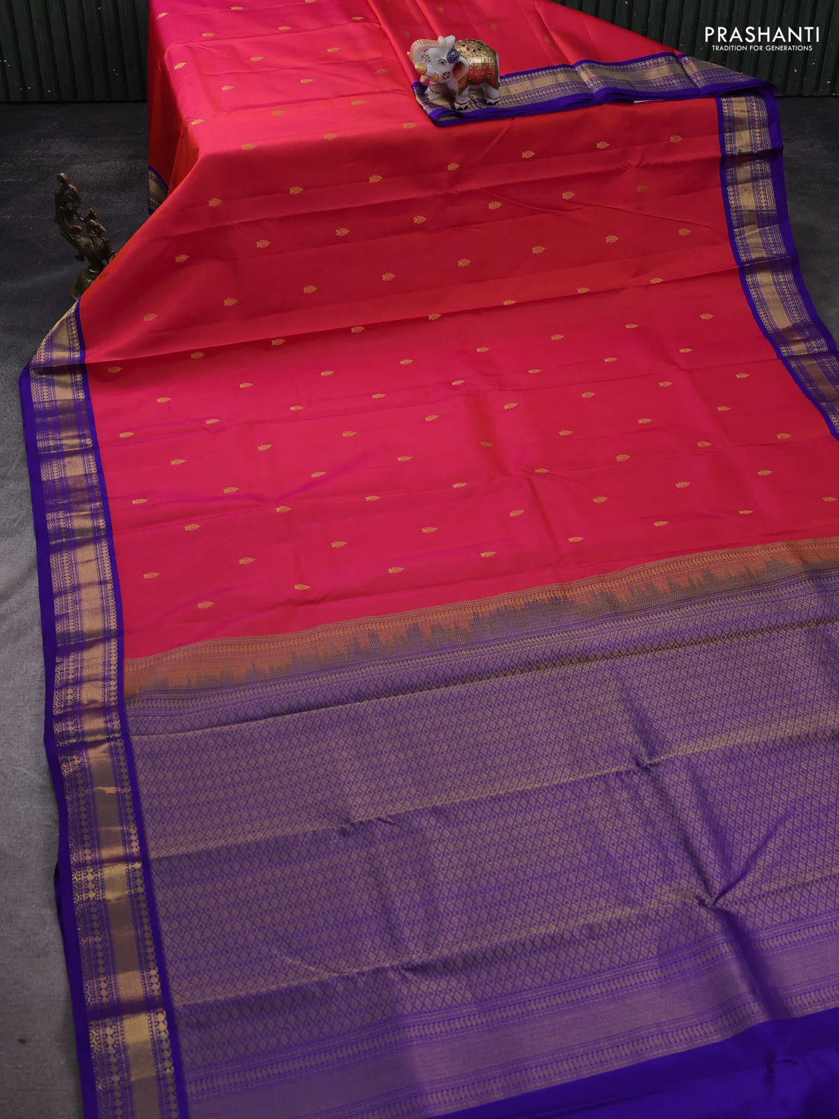 Pure kanchipuram silk saree dual shade of pinkish orange and violet with zari woven buttas and zari woven korvai border - Image 2