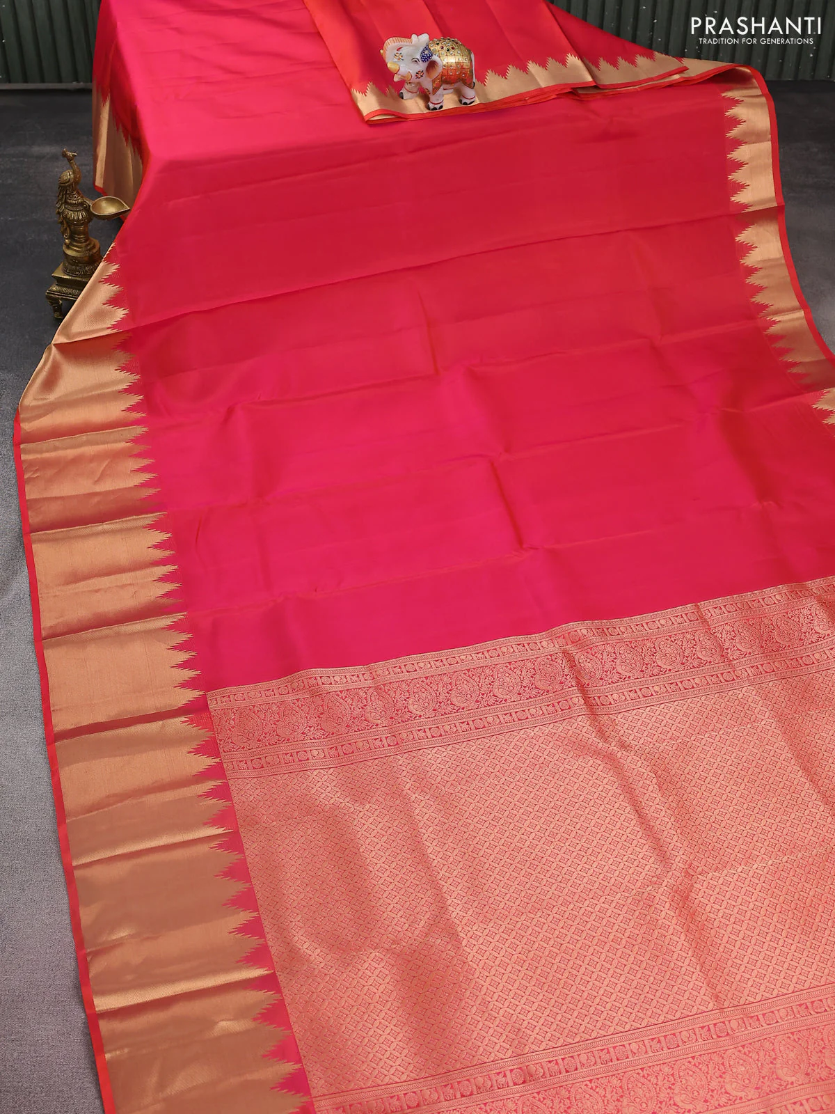 Pure kanchipuram silk saree dual shade of pinkish orange with plain body and temple design zari woven border - Image 2