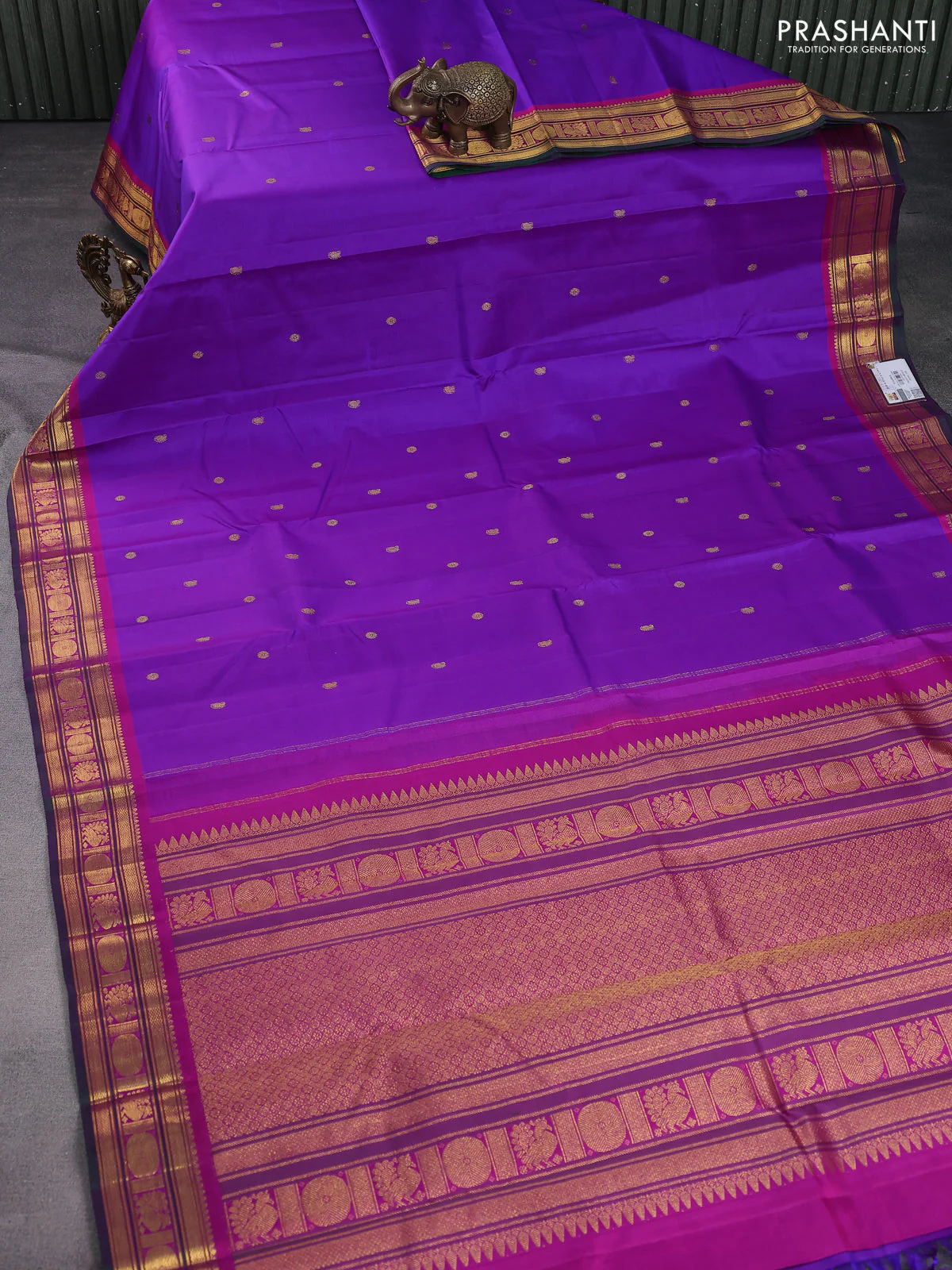 Pure kanchipuram silk saree dual shade of purple and pink with zari woven buttas and zari woven border - Image 2
