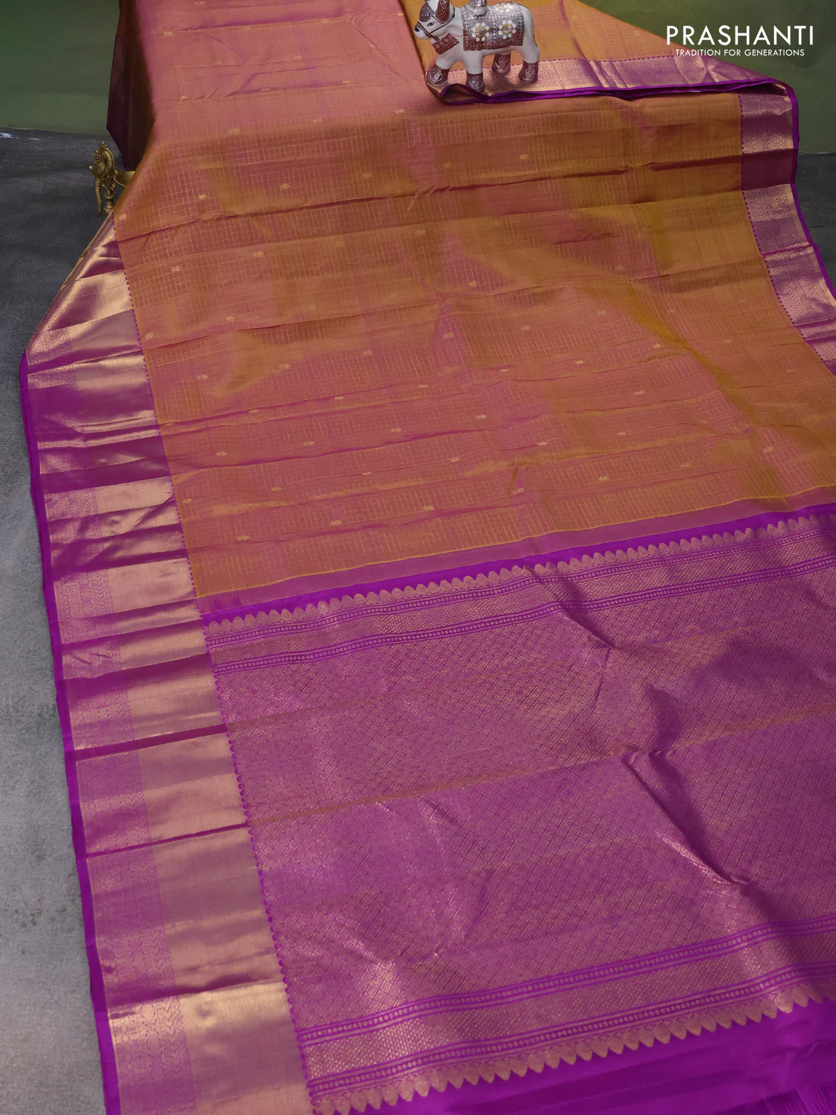 Pure kanchipuram silk saree dual shade of purplish green and purple with allover zari checks & buttas and zari woven border - Image 2