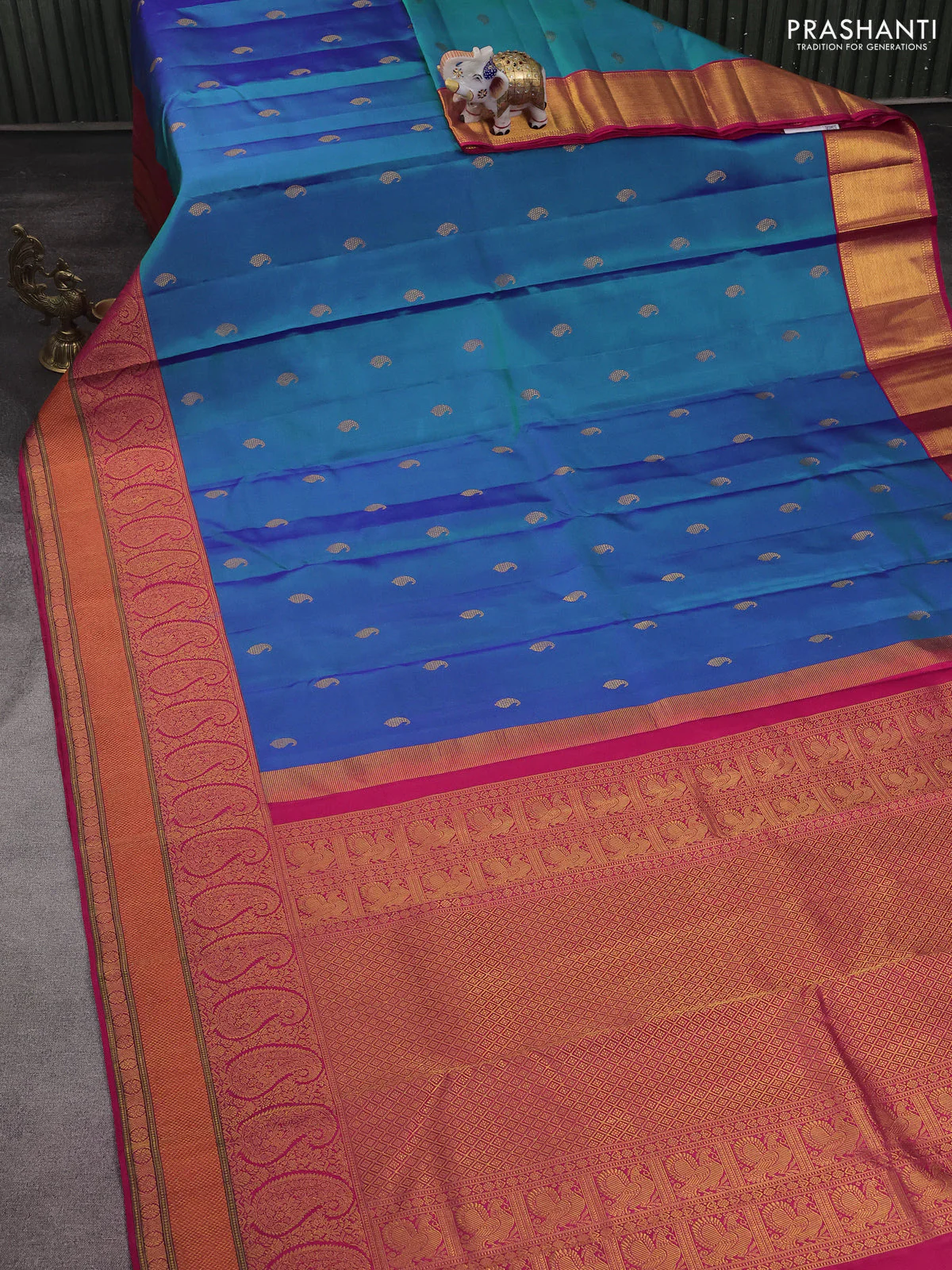 Pure kanchipuram silk saree dual shade of teal blue and pink with paisley zari woven buttas and rich paisley design zari woven border - Image 2
