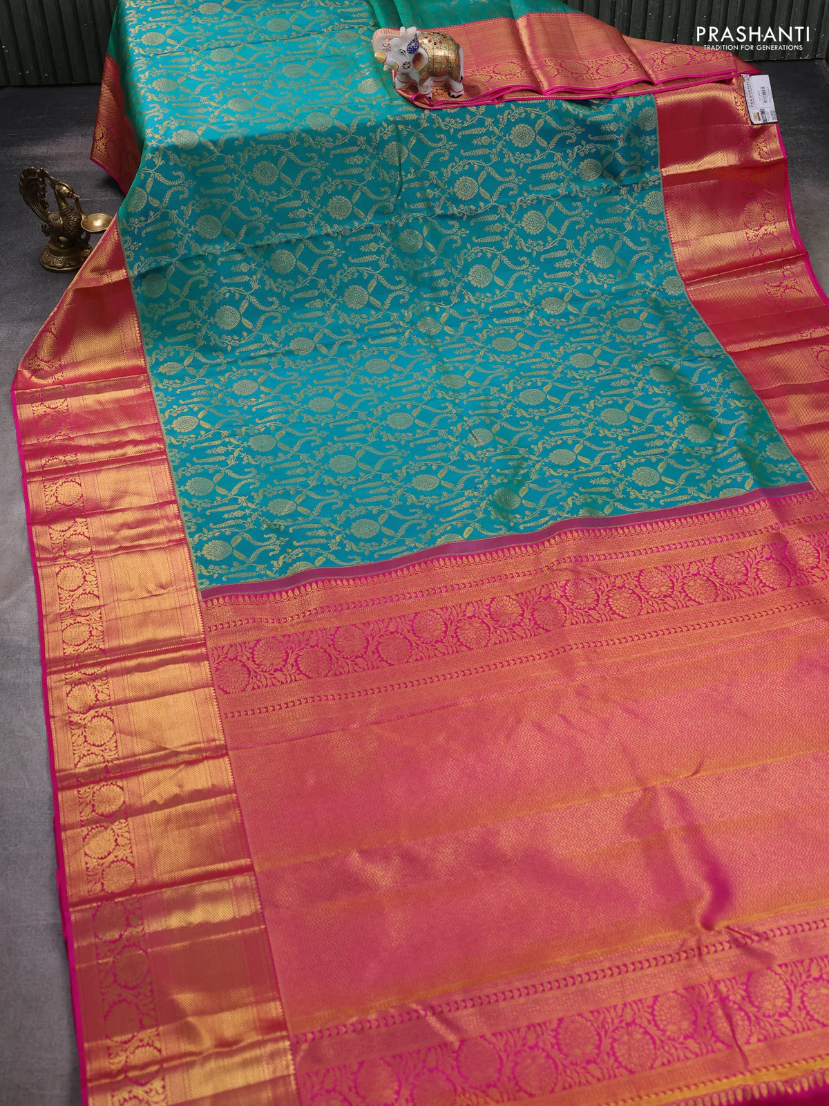 Pure kanchipuram silk saree dual shade of teal bluish green and pink with allover zari woven brocade weaves and zari woven border - Image 2