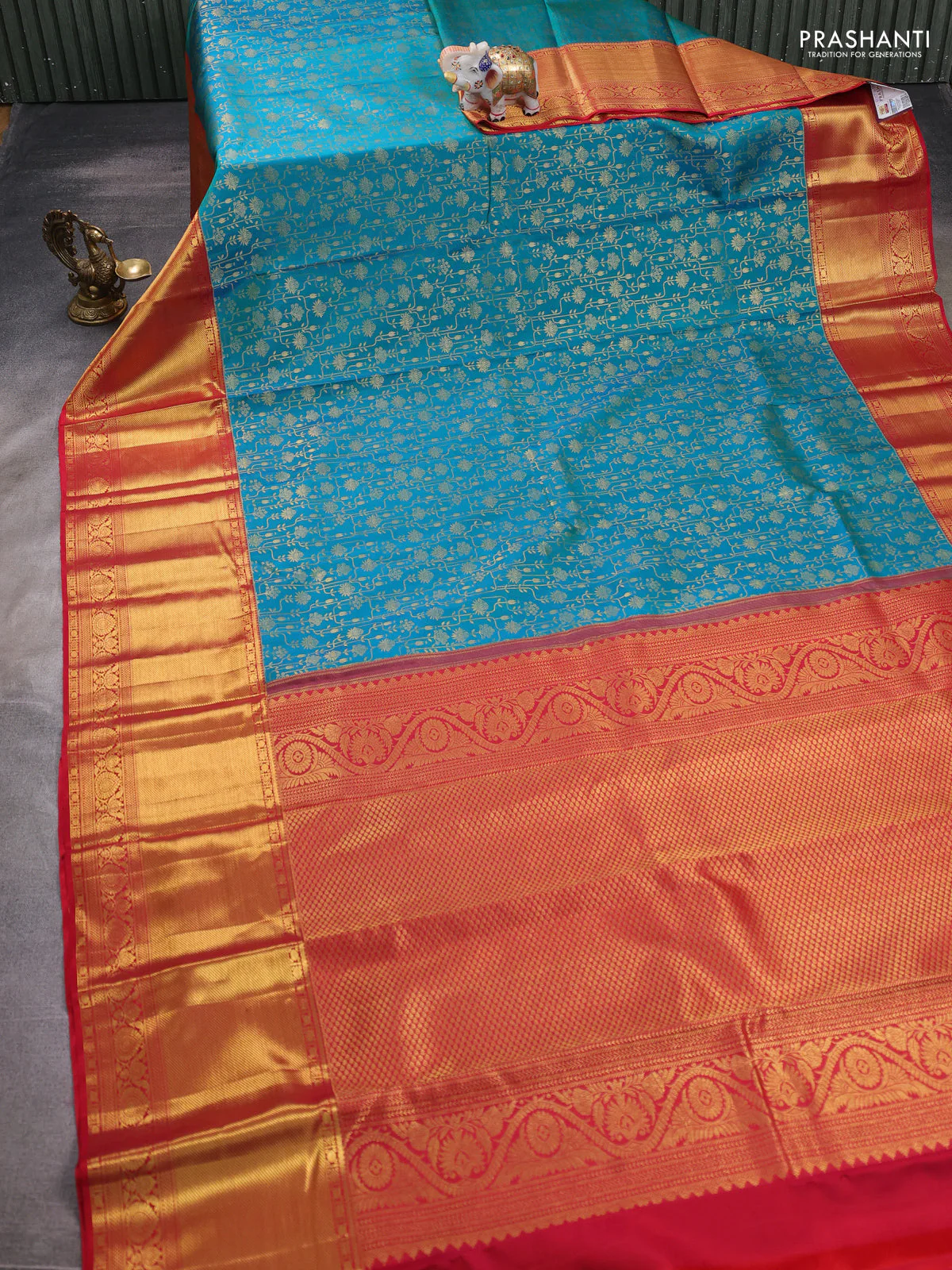 Pure kanchipuram silk saree dual shade of teal bluish green and red with allover zari woven brocade weaves and zari woven border - Image 2