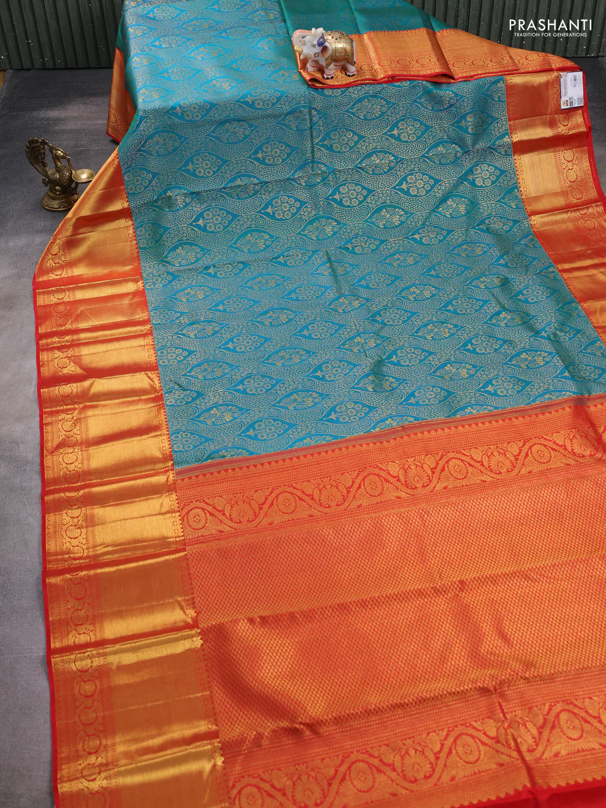 Pure kanchipuram silk saree dual shade of teal bluish green and red with allover zari woven brocade weaves and zari woven border - Image 2