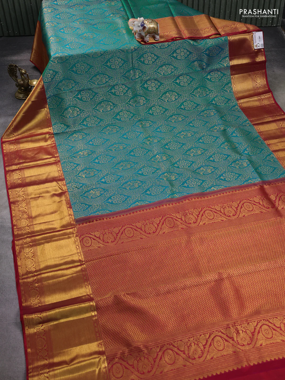 Pure kanchipuram silk saree dual shade of teal bluish green and red with allover zari woven brocade weaves and zari woven border - Image 2