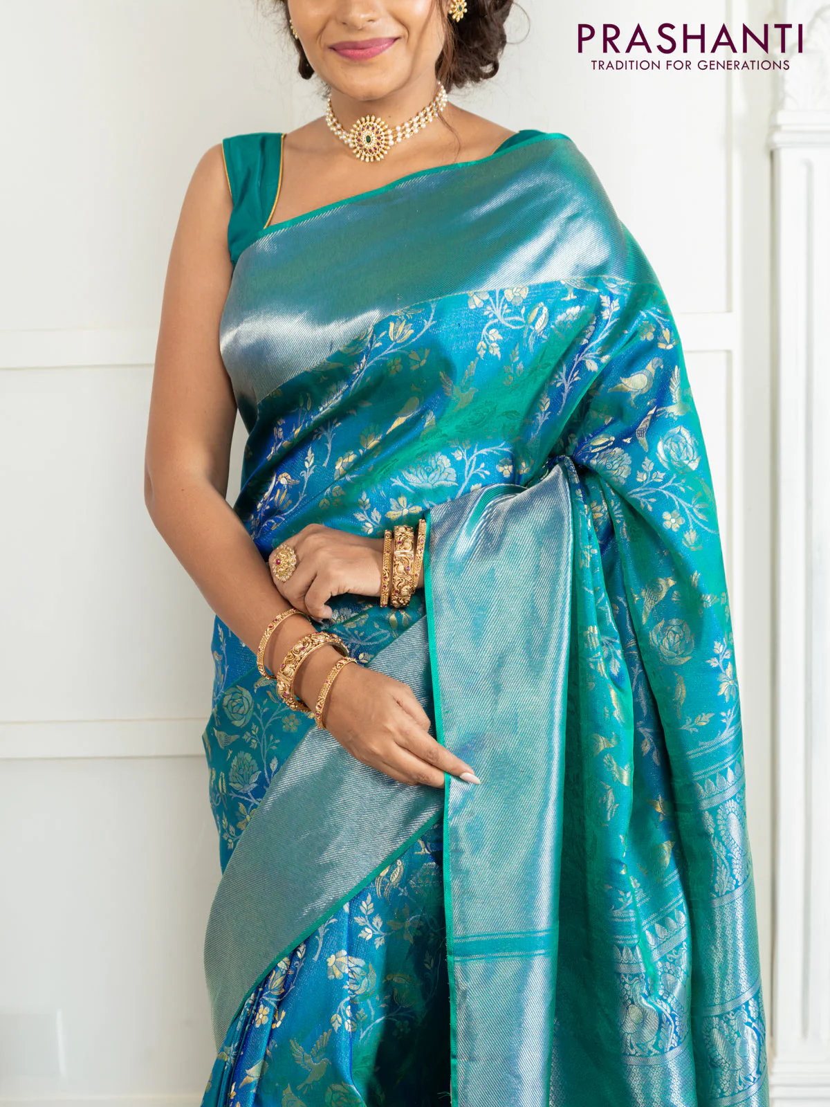 Pure kanchipuram silk saree dual shade of teal green with bird motif weaves and silver zari woven border - Image 6