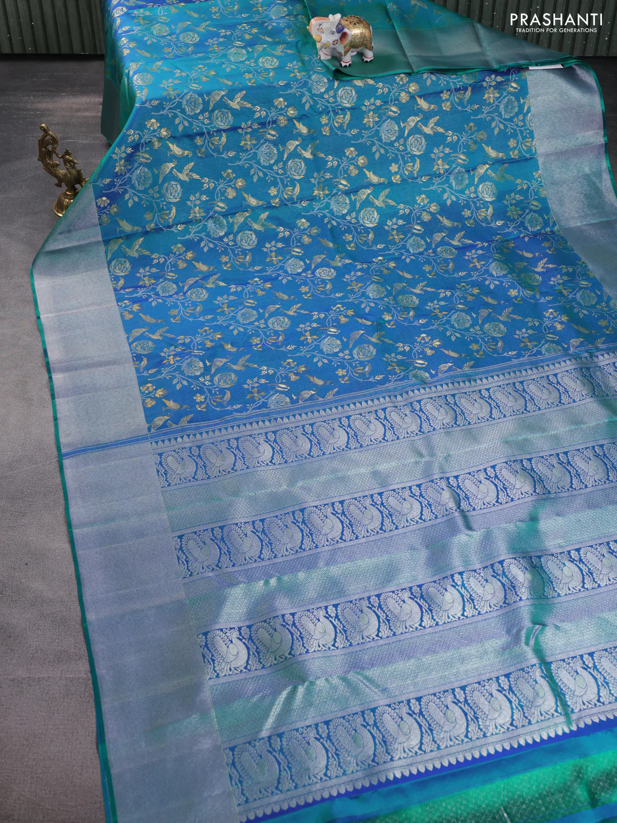 Pure kanchipuram silk saree dual shade of teal green with bird motif weaves and silver zari woven border - Image 9