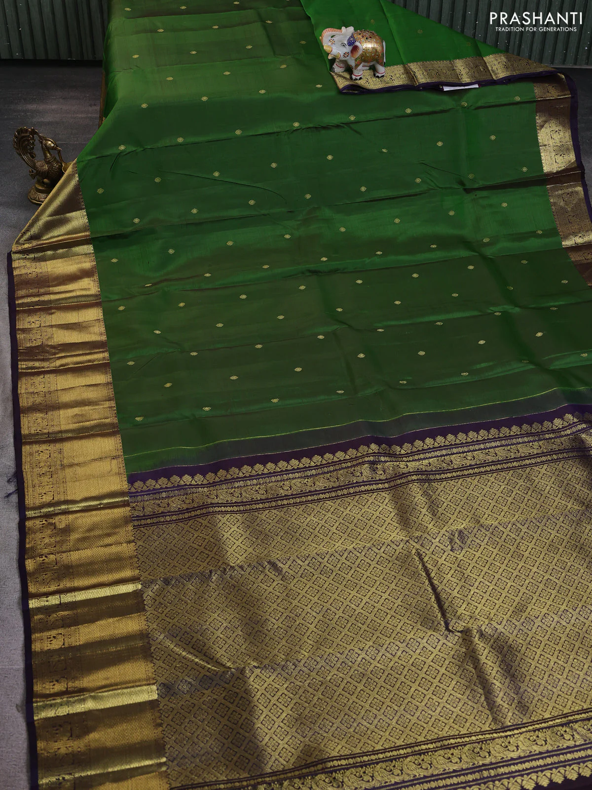 Pure kanchipuram silk saree green and dual shade of jamun with zari woven buttas and rich zari woven border - Image 2
