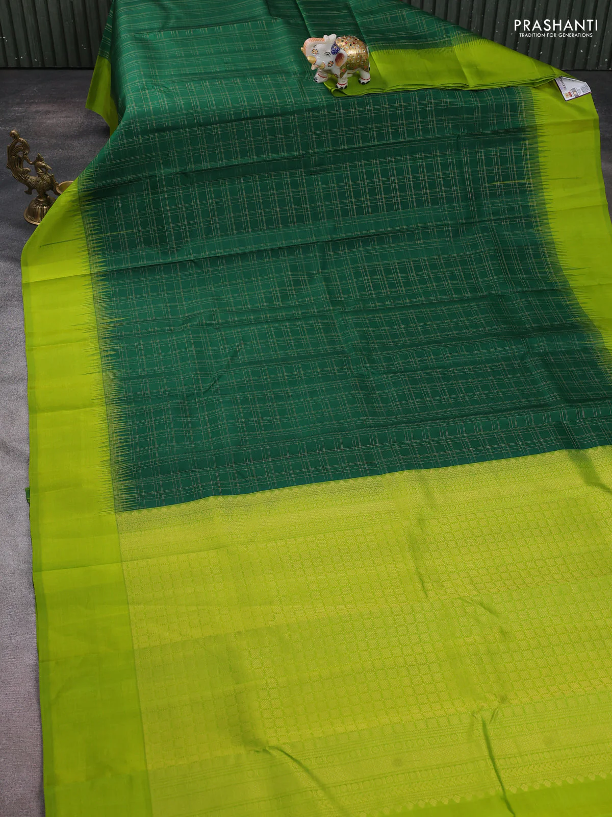 Pure kanchipuram silk saree green and light green with allover zari checked pattern and simple border - Image 2