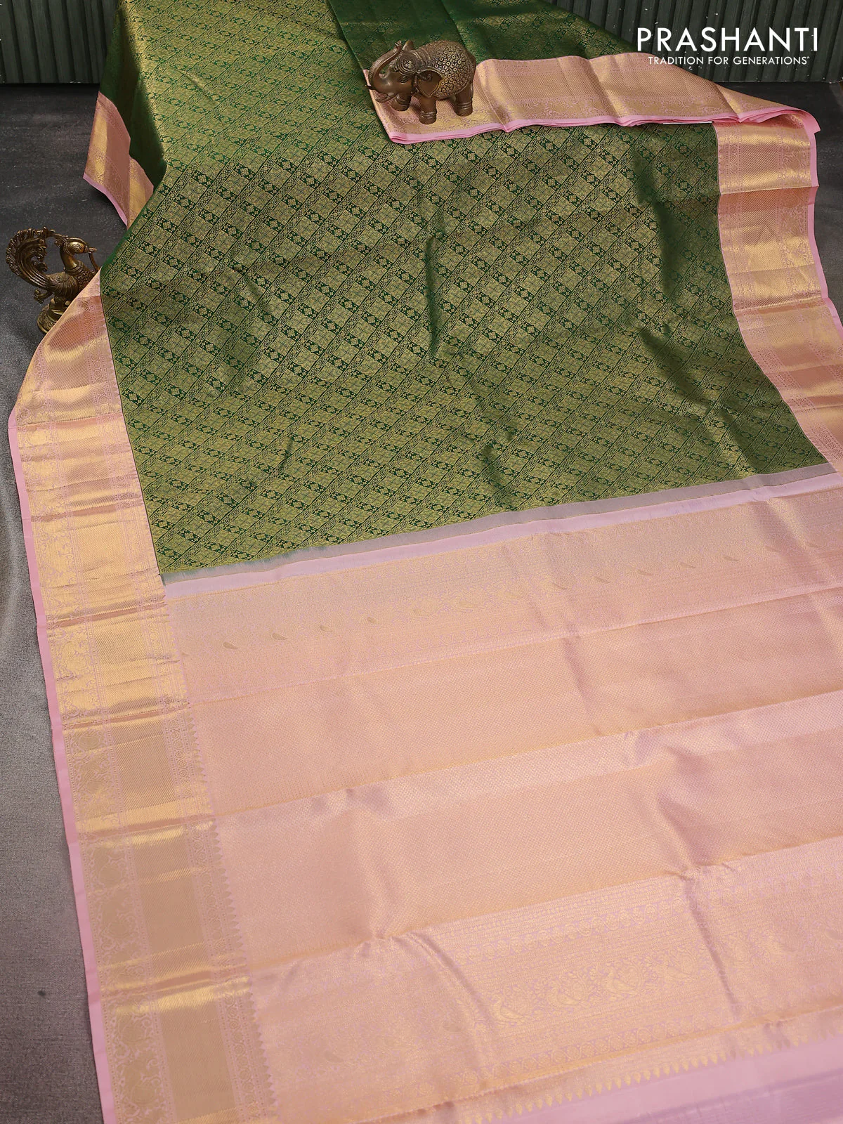 Pure kanchipuram silk saree green and light pink with allover zari woven brocade weaves and zari woven border - Image 2