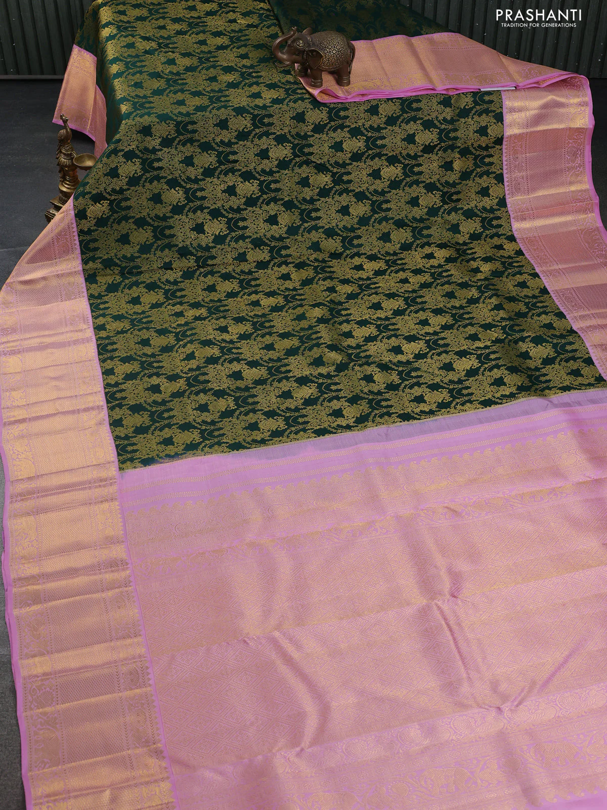 Pure kanchipuram silk saree green and light pink with allover zari woven brocade weaves and zari woven border - Image 2