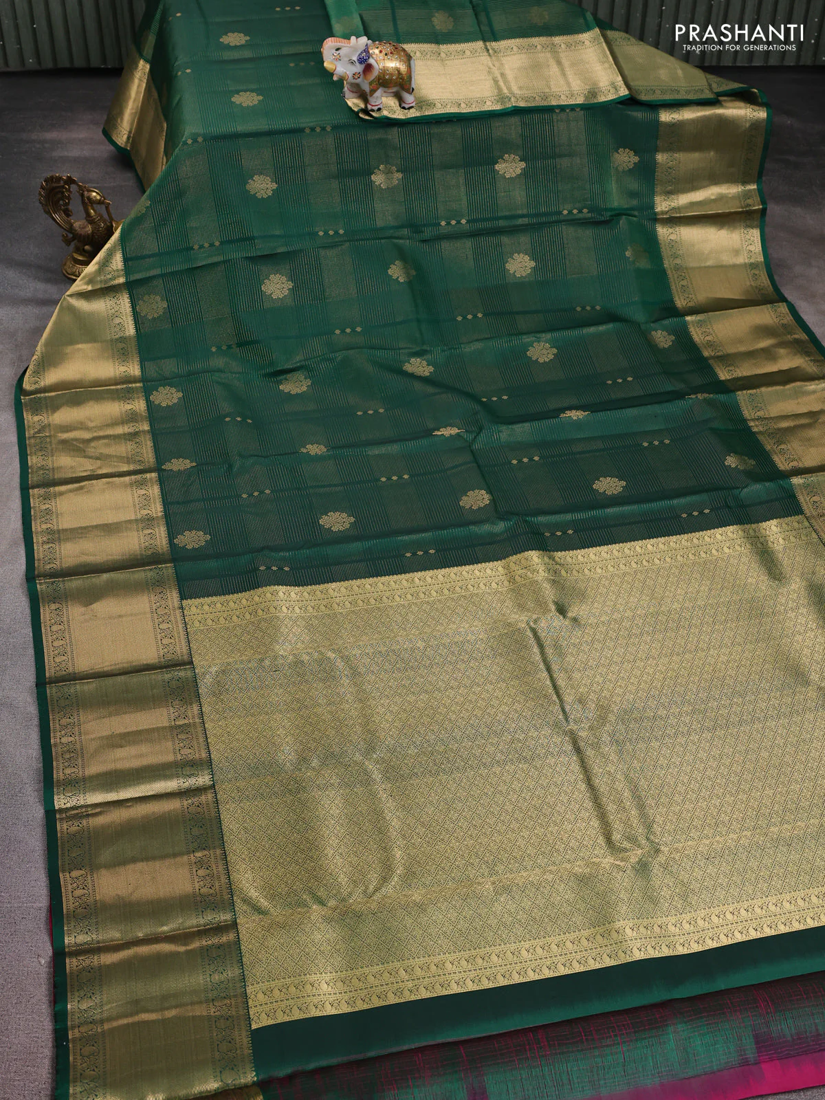 Pure kanchipuram silk saree green and magenta pink with allover zari weaves & buttas and rich zari woven border - Image 2