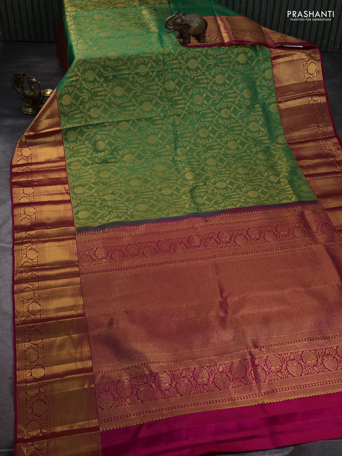 Pure kanchipuram silk saree green and pink with allover zari woven brocade weaves and long rich zari woven border - Image 2