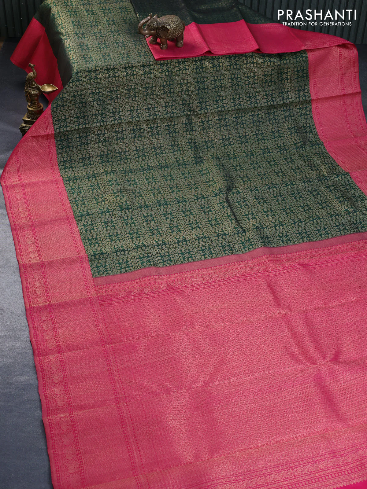 Pure kanchipuram silk saree green and pink with allover zari woven brocade weaves and rich zari woven border - Image 2