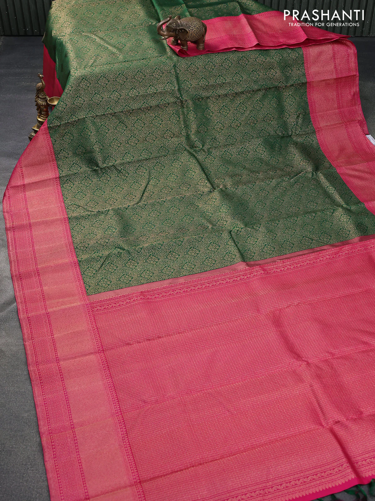 Pure kanchipuram silk saree green and pink with allover zari woven brocade weaves and zari woven border - Image 2