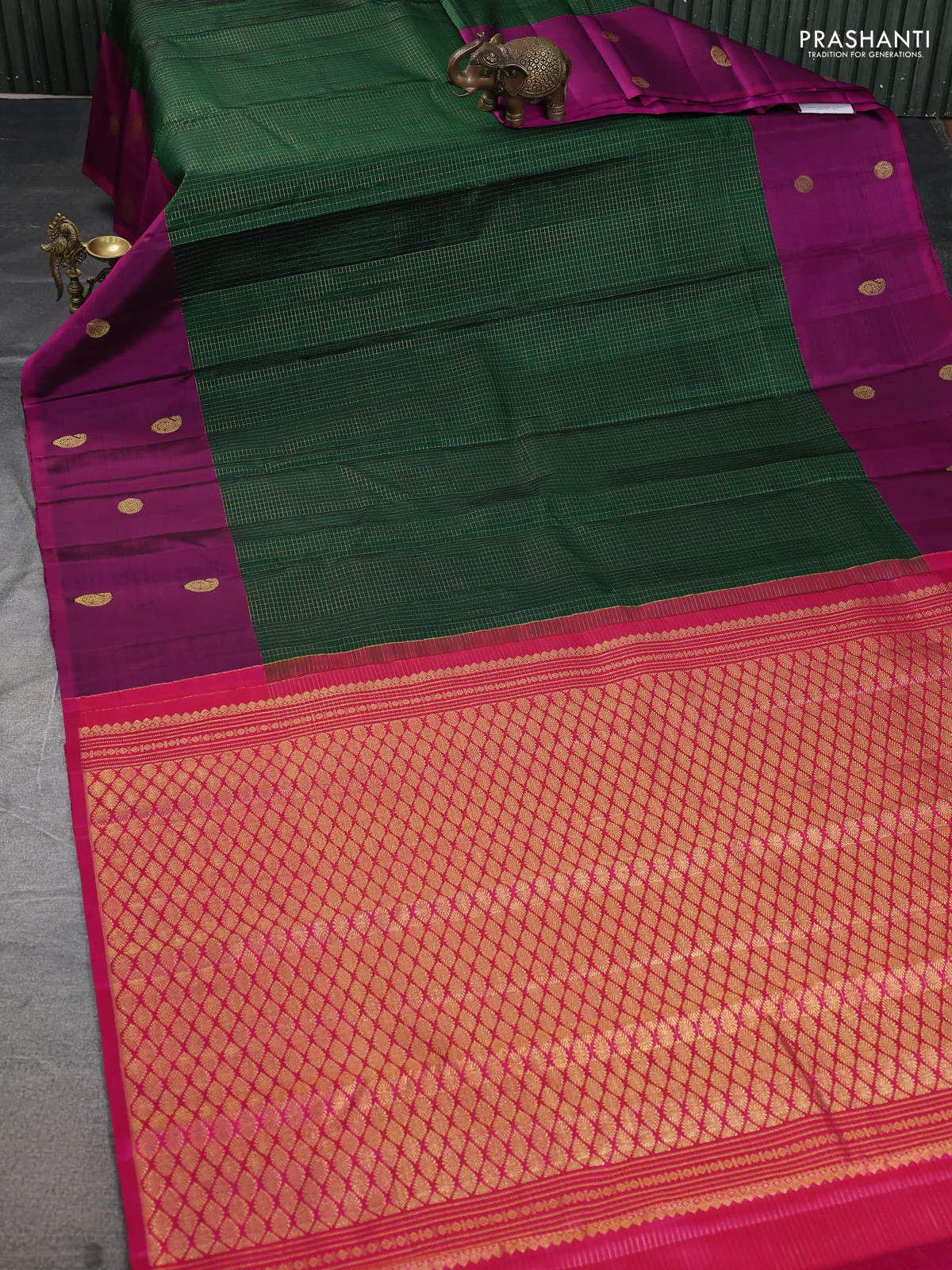 Pure kanchipuram silk saree green and purple with allover small zari checked pattern and zari woven butta border - Image 2