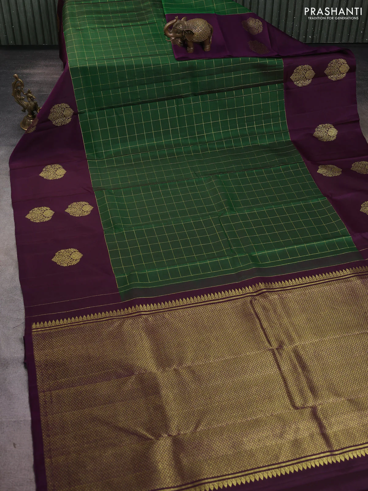 Pure kanchipuram silk saree green and purple with allover zari checked pattern and long zari woven butta border - Image 2