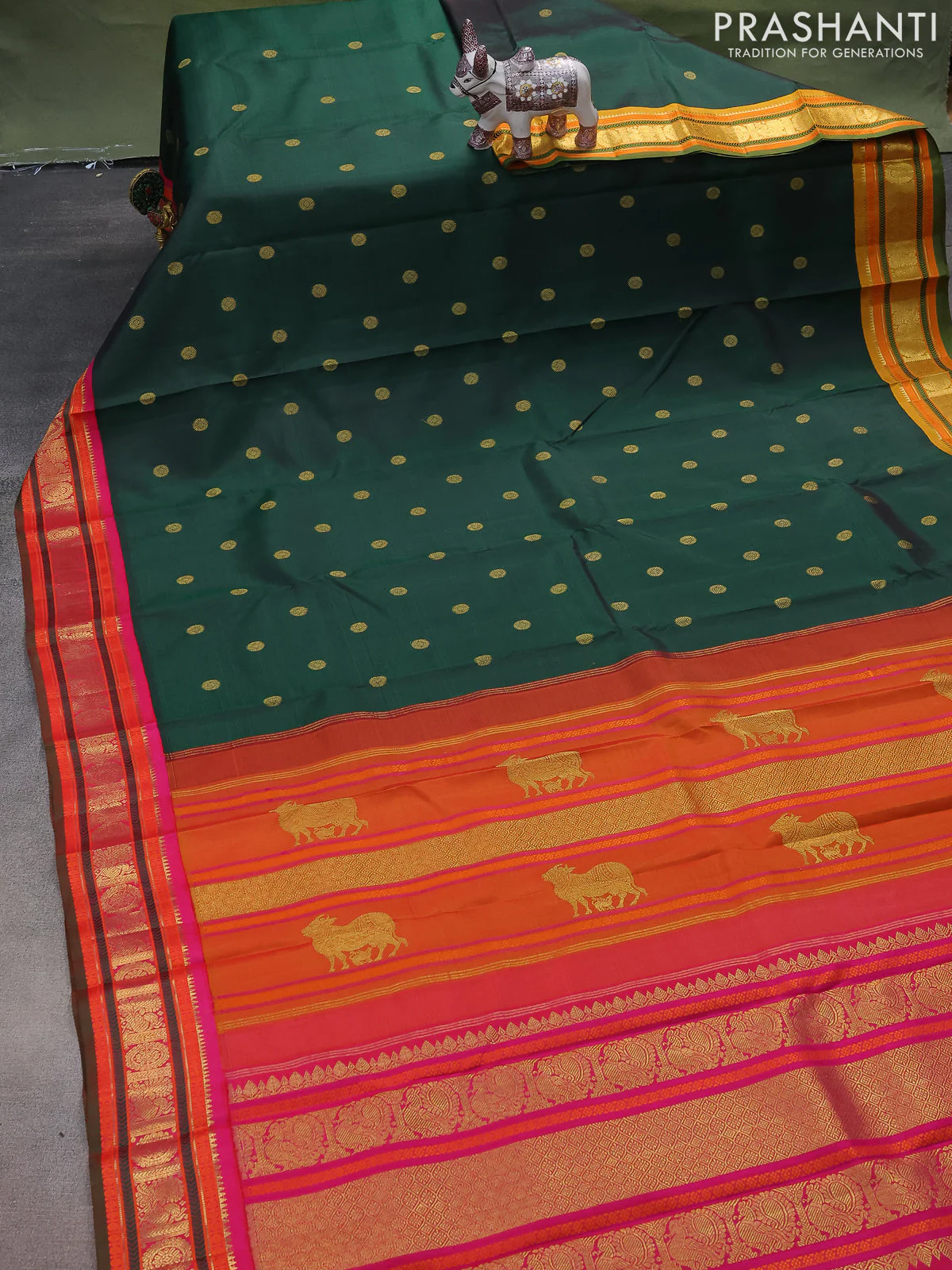 Pure kanchipuram silk saree green with zari woven mayil chakkaram buttas and ganga jamuna korvai border - Image 3