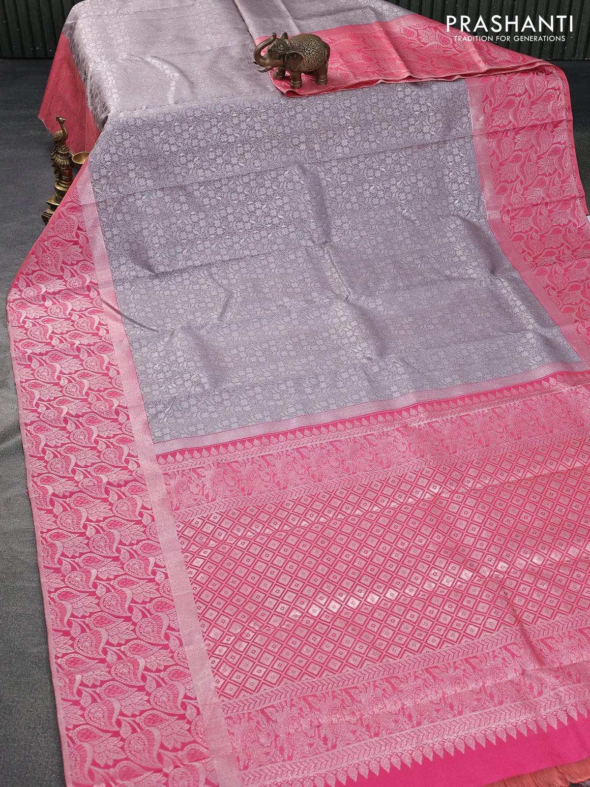 Pure kanchipuram silk saree grey shade and pink with allover silver zari woven brocade weaves and long silver zari woven border - Image 2