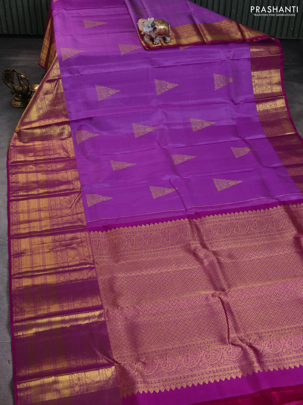 Pure kanchipuram silk saree lavender and pink with zari woven buttas and long rich zari woven border - Image 2