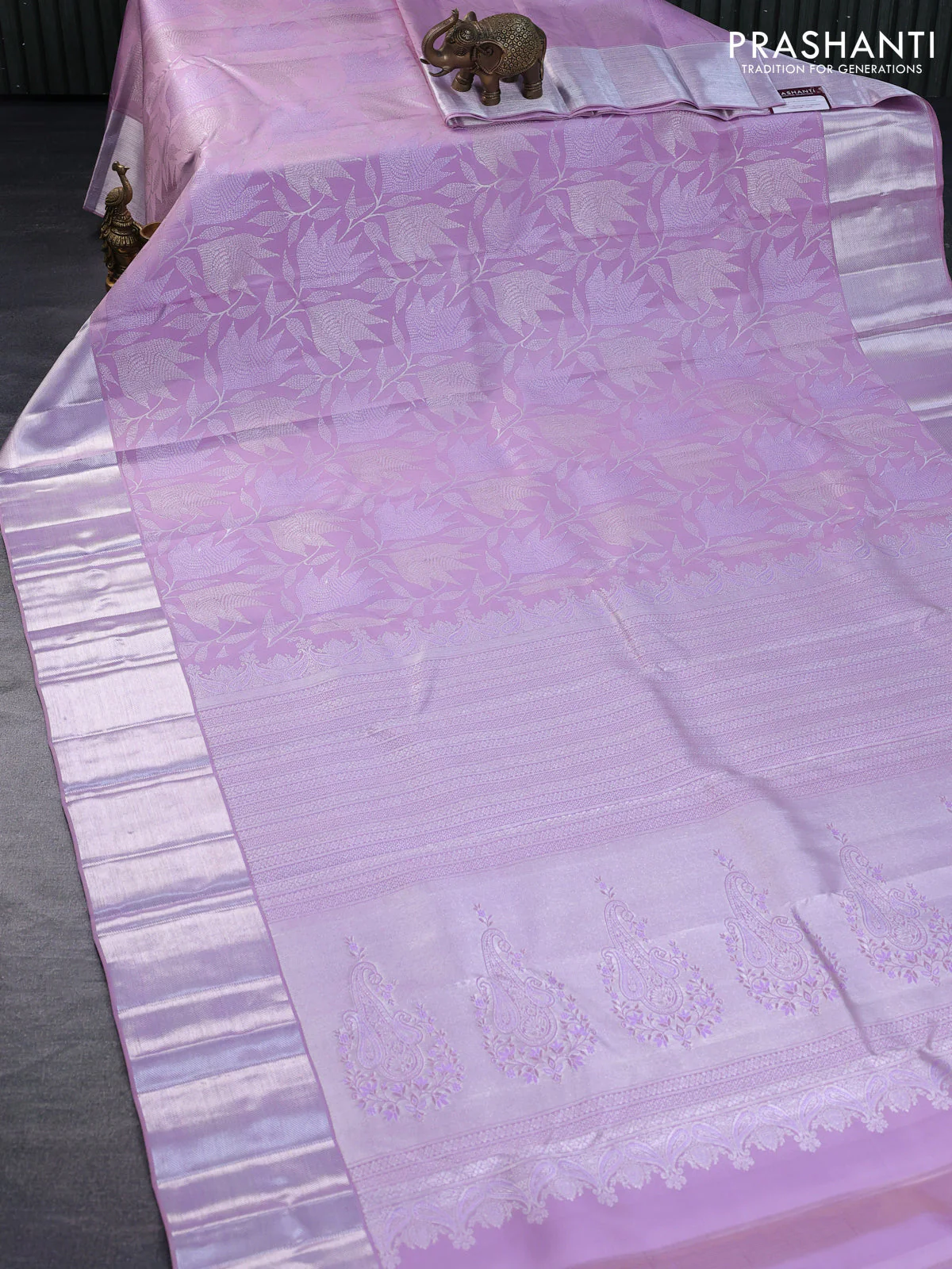 Pure kanchipuram silk saree lavender shade with allover silver zari woven brocade weaves and silver zari woven border - Image 4