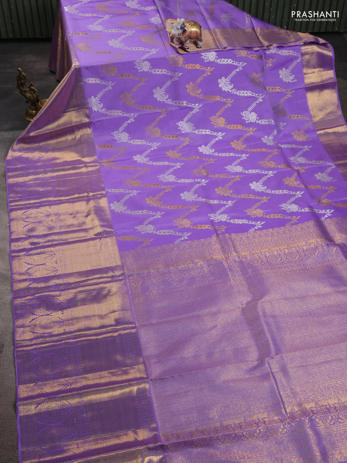 Pure kanchipuram silk saree lavender with allover silver & gold zari leheriya weaves and long zari woven border - Image 2