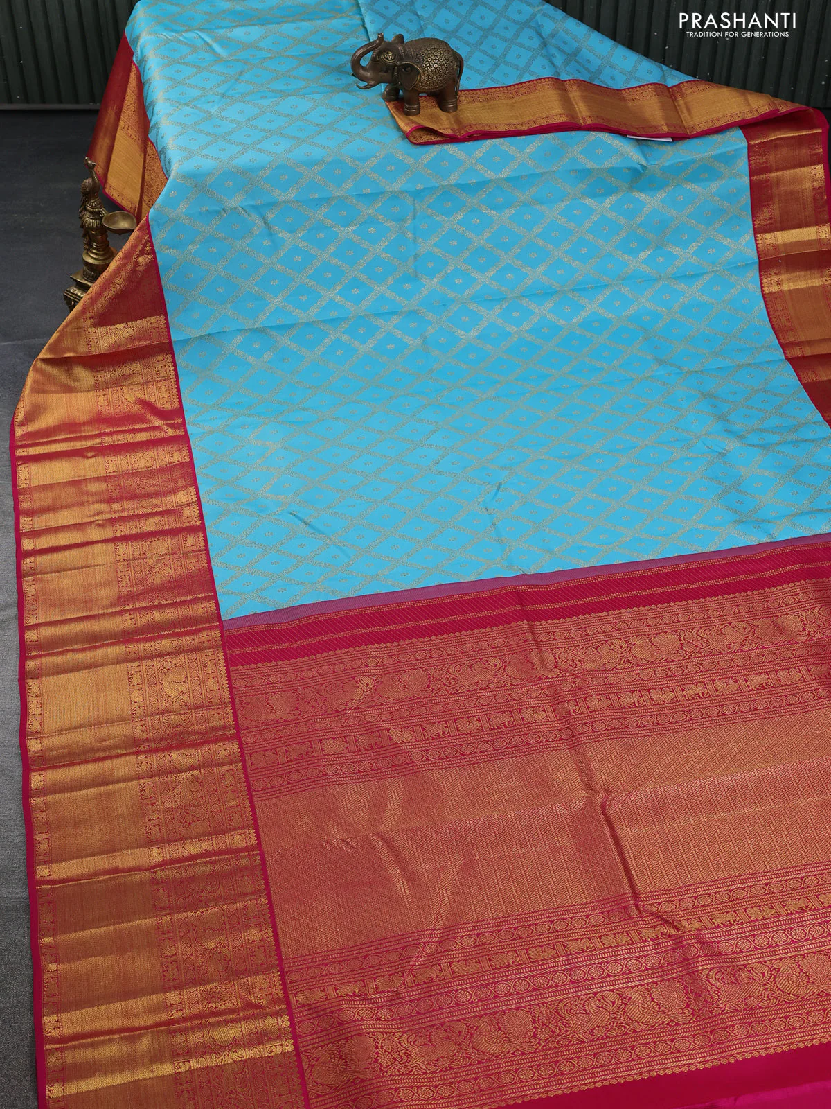Pure kanchipuram silk saree light blue and pink with allover zari woven brocade weaves and long rich zari woven border - Image 2