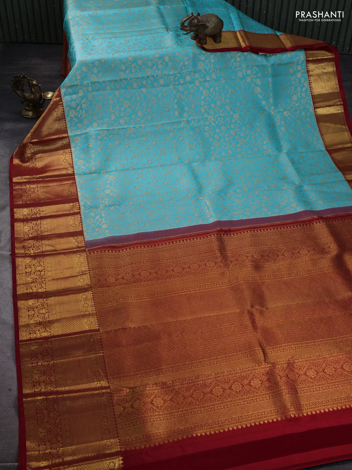 Pure kanchipuram silk saree light blue and red with allover zari woven brocade weaves and long rich zari woven border - Image 2