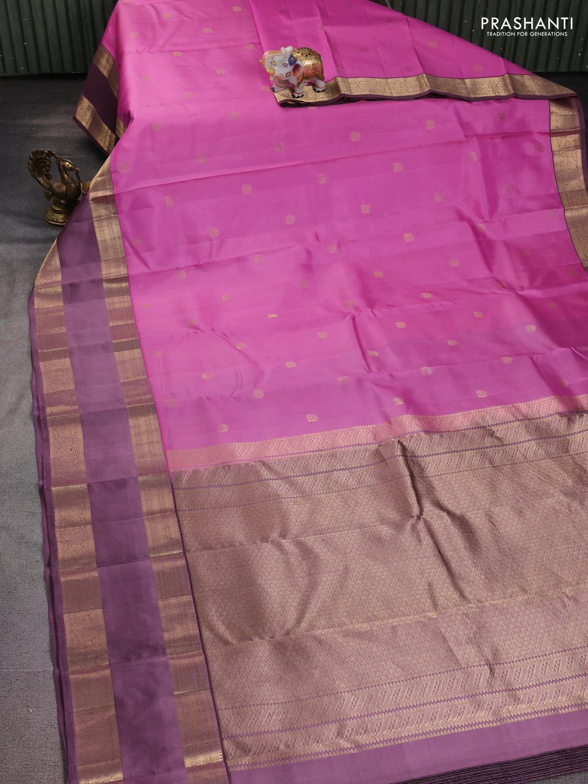 Pure kanchipuram silk saree light pink and pastel pink with zari woven buttas and long rettapet zari woven border - Image 2