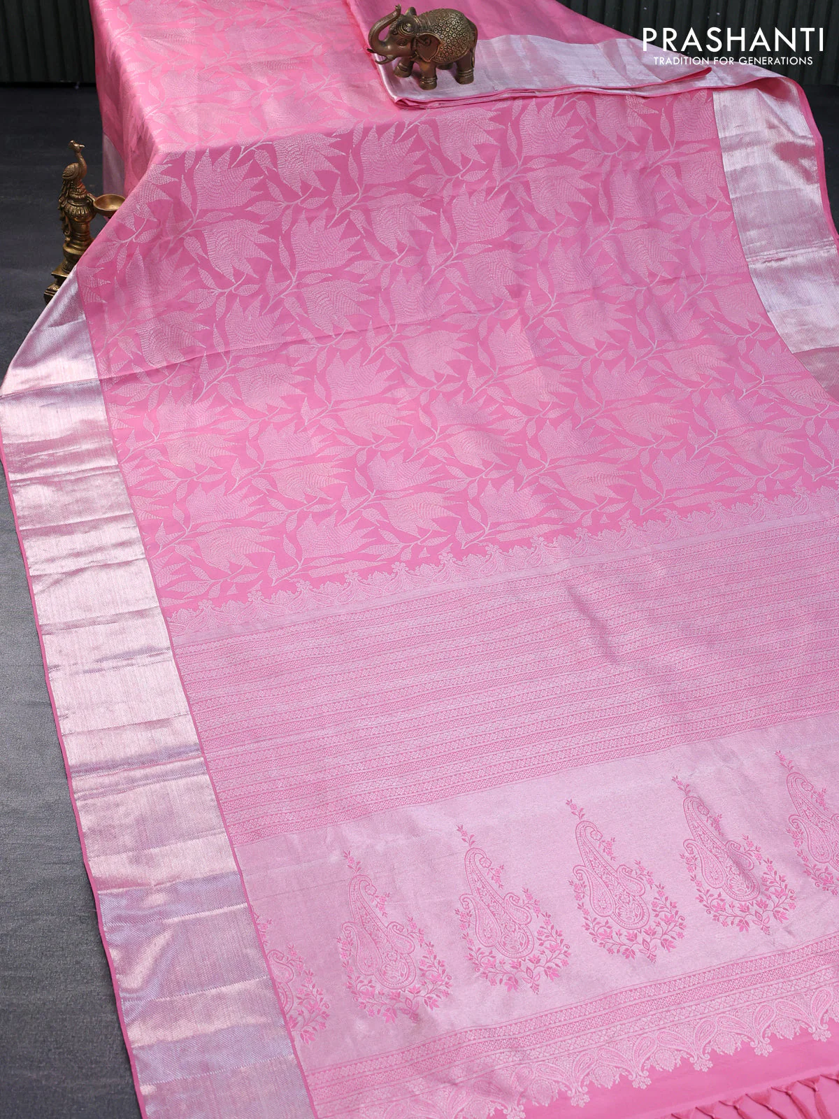Pure kanchipuram silk saree light pink with allover silver zari woven brocade weaves and silver zari woven border - Image 7