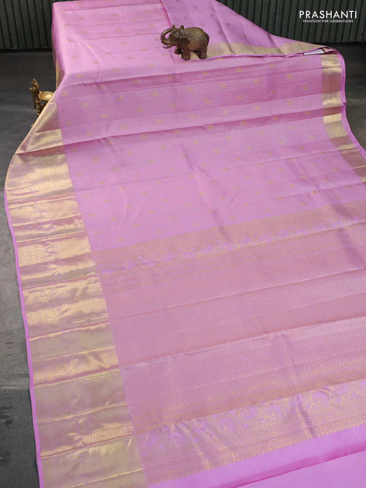 Pure kanchipuram silk saree light pink with allover zari checks & buttas and long zari woven border - Image 3