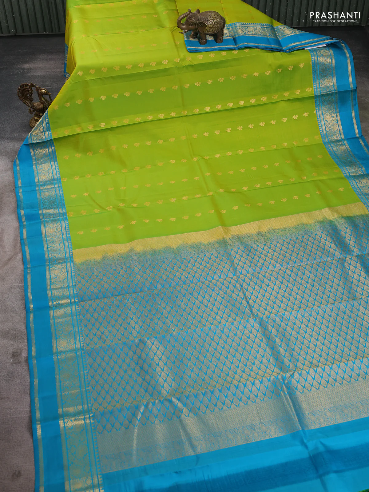 Pure kanchipuram silk saree lime green and teal blue shade with allover zari woven buttas and rettapet zari woven korvai border - Image 2