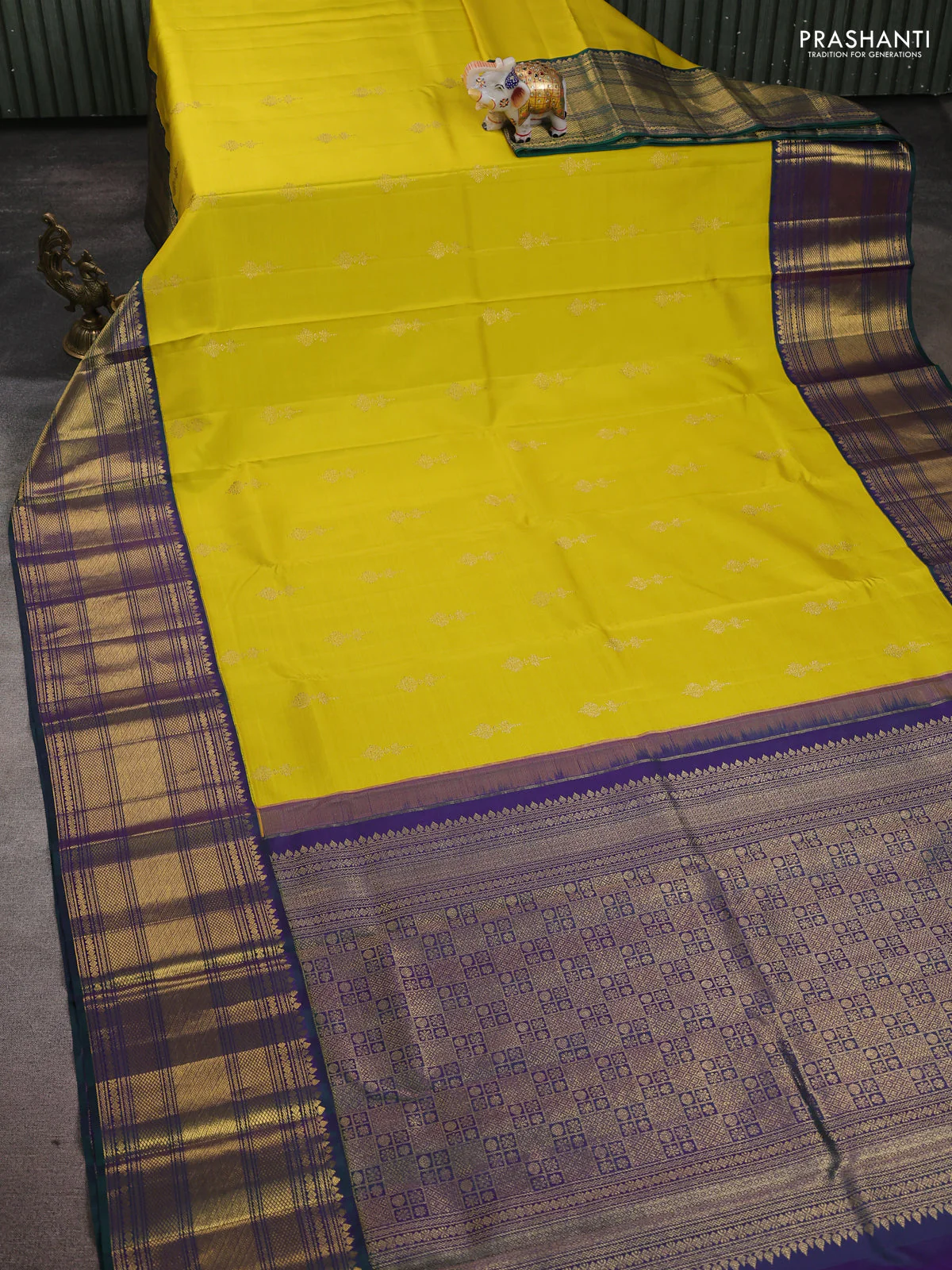 Pure kanchipuram silk saree lime yellow and dual shade of greenish violet with zari woven buttas and rich zari woven korvai border - Image 2