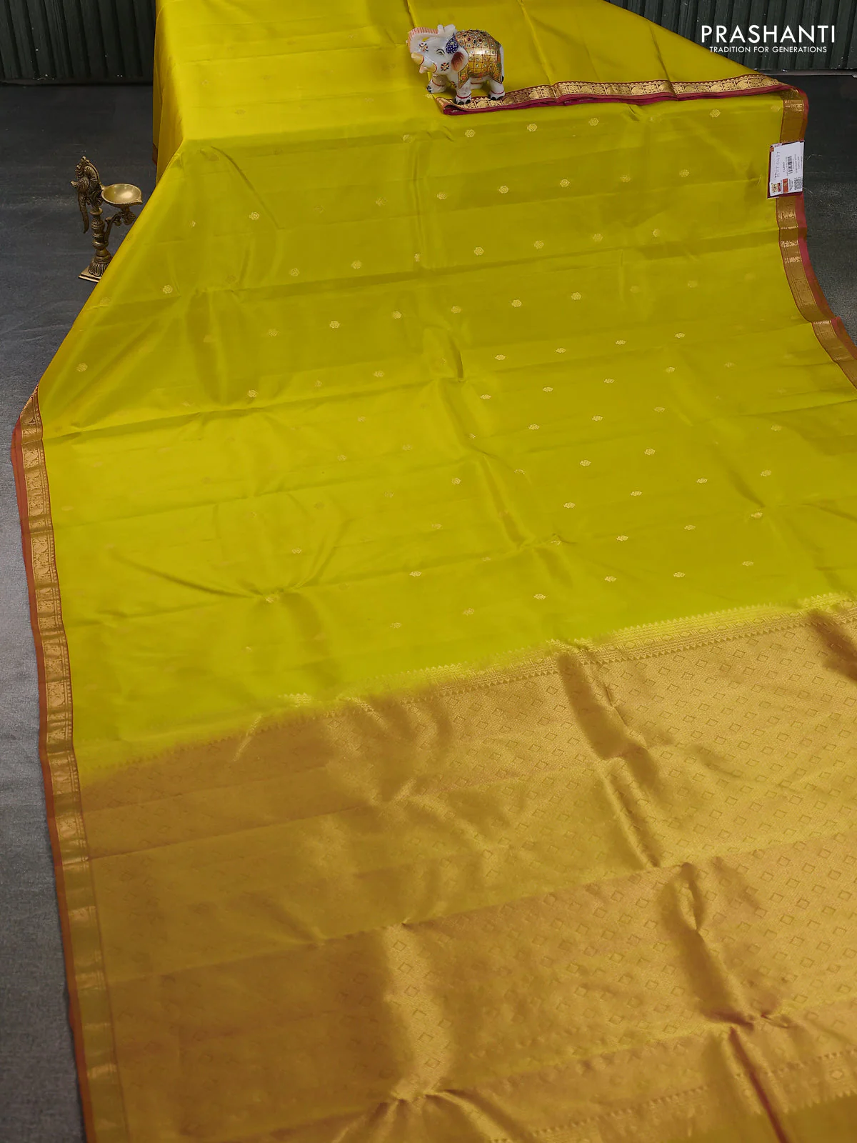 Pure kanchipuram silk saree lime yellow and dual shade of pink with zari woven buttas and zari woven border - Image 2
