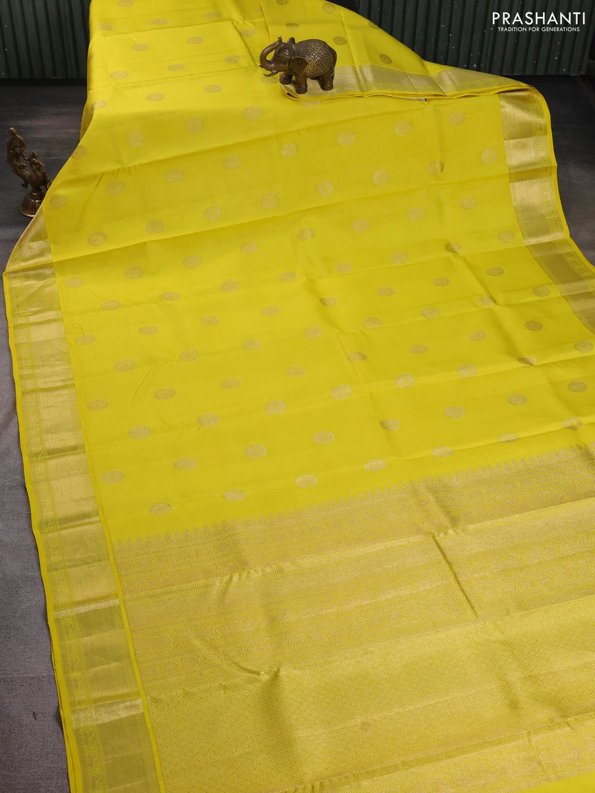 Pure kanchipuram silk saree lime yellow with allover zari weaves & buttas and rich zari woven border - Image 2