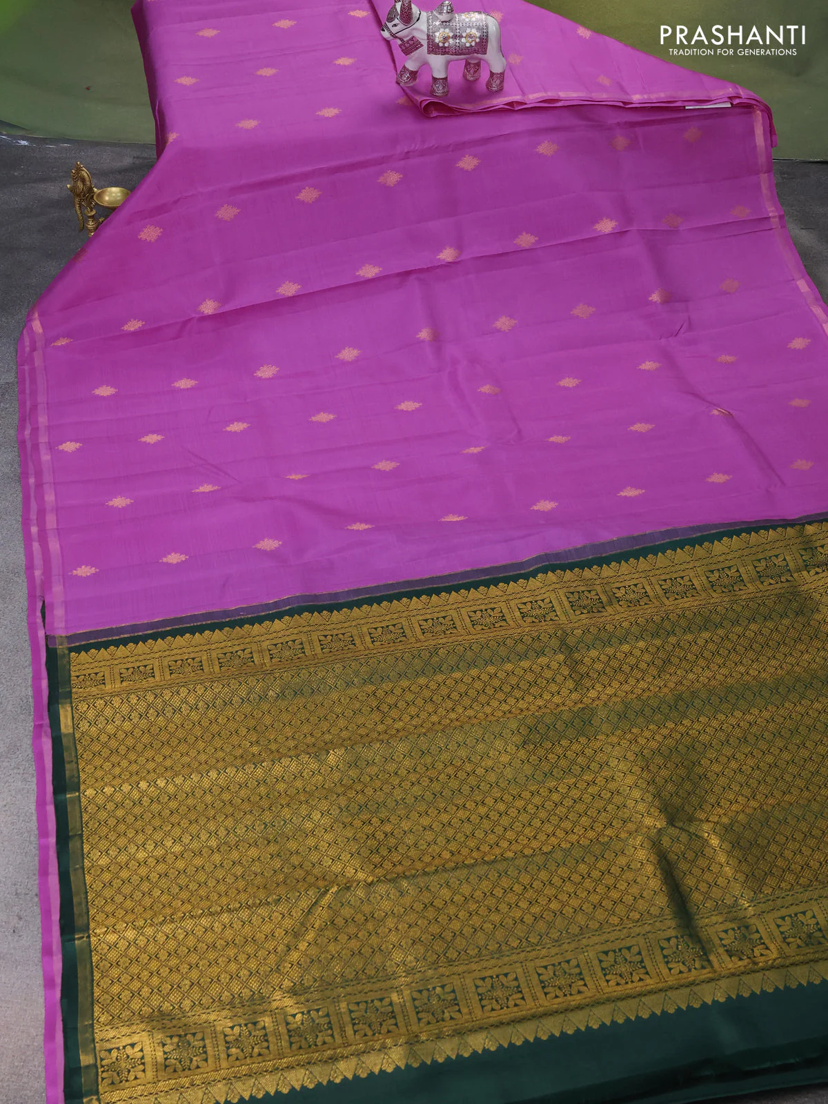 Pure kanchipuram silk saree lotus pink and bottle green with zari woven rangoli buttas and small zari woven border - Image 2