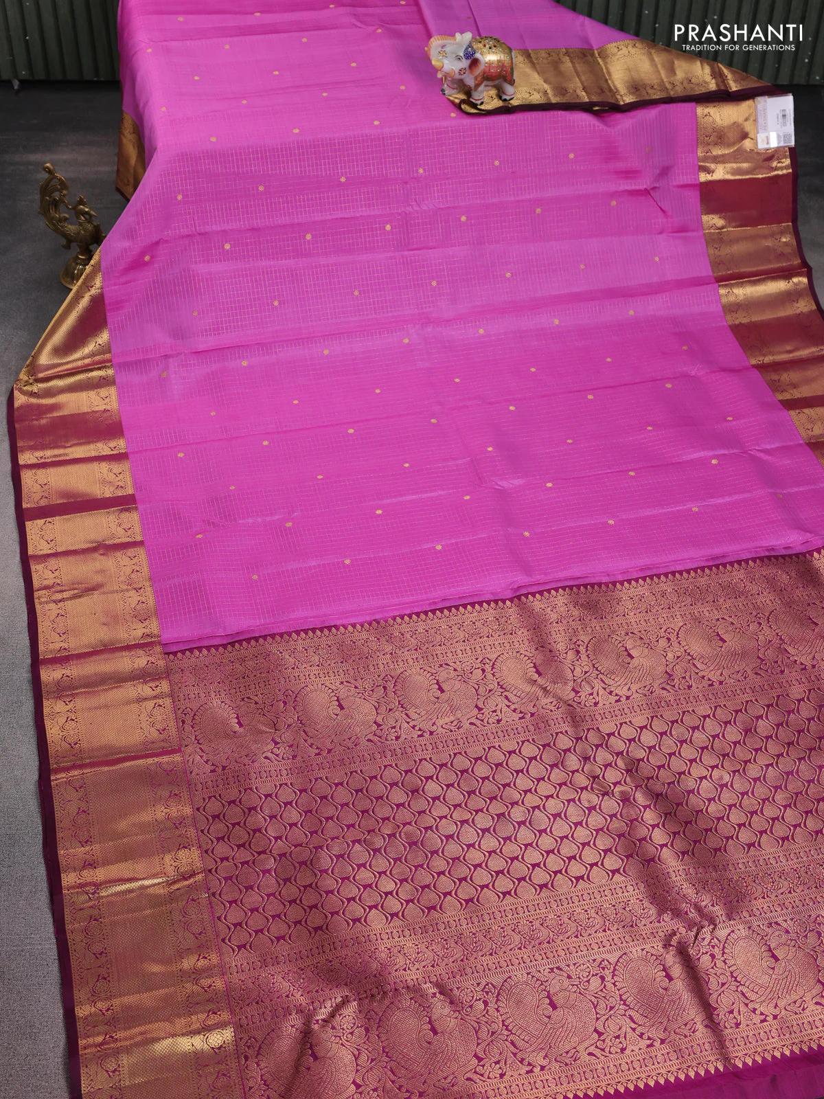Pure kanchipuram silk saree lotus pink and dark magenta pink with allover zari checks & buttas and zari woven border - Image 2