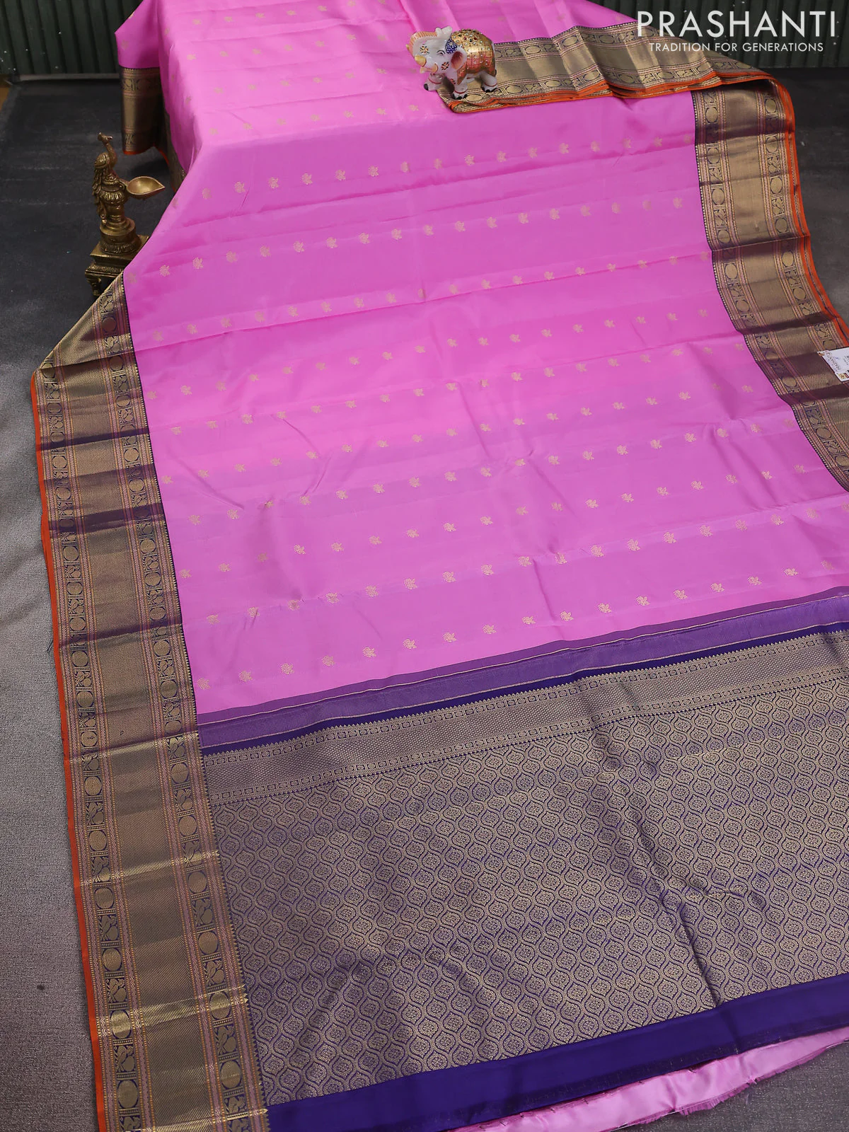 Pure kanchipuram silk saree lotus pink and navy blue with zari woven buttas and zari woven border - Image 2
