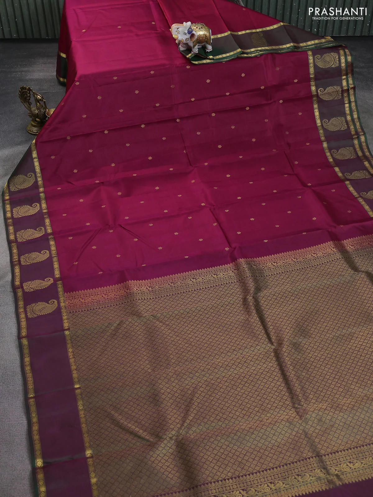Pure kanchipuram silk saree magenta pink and dual shade of greenish maroon with zari woven buttas and rettapet zari woven paisley butta border - Image 2