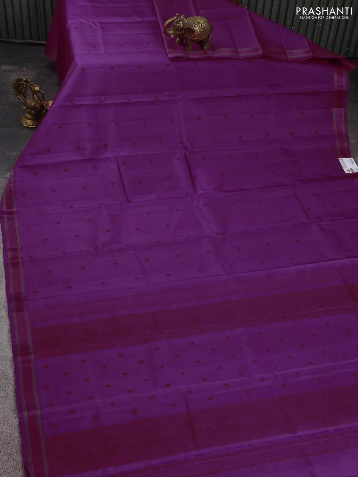 Pure kanchipuram silk saree magenta pink with woven buttas and thread woven border - Image 2