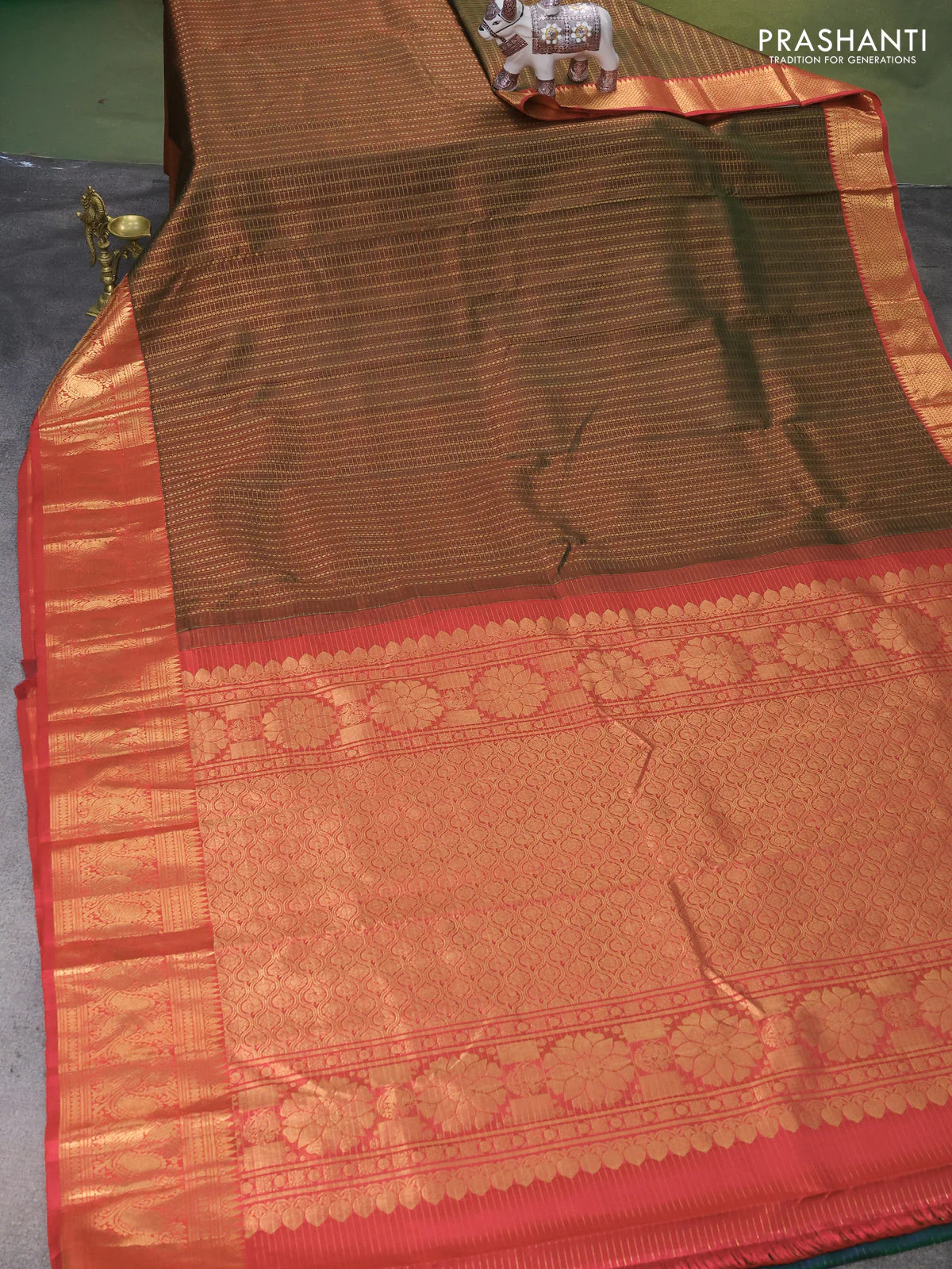 Pure kanchipuram silk saree manthulir green and red with allover zari checks & buttas and annam zari woven border - Image 2
