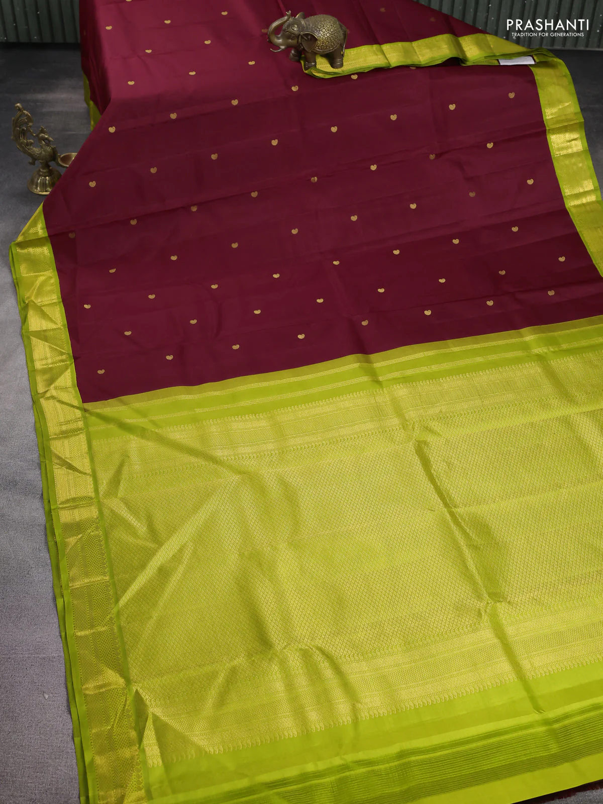 Pure kanchipuram silk saree maroon and fluorescent green with paisley zari woven buttas and zari woven korvai border - Image 2