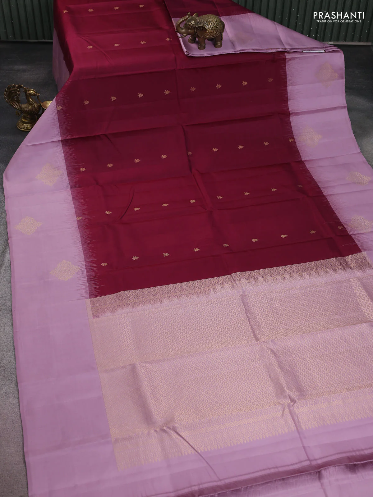 Pure kanchipuram silk saree maroon and pastel pink with zari woven buttas and zari woven butta border - Image 2