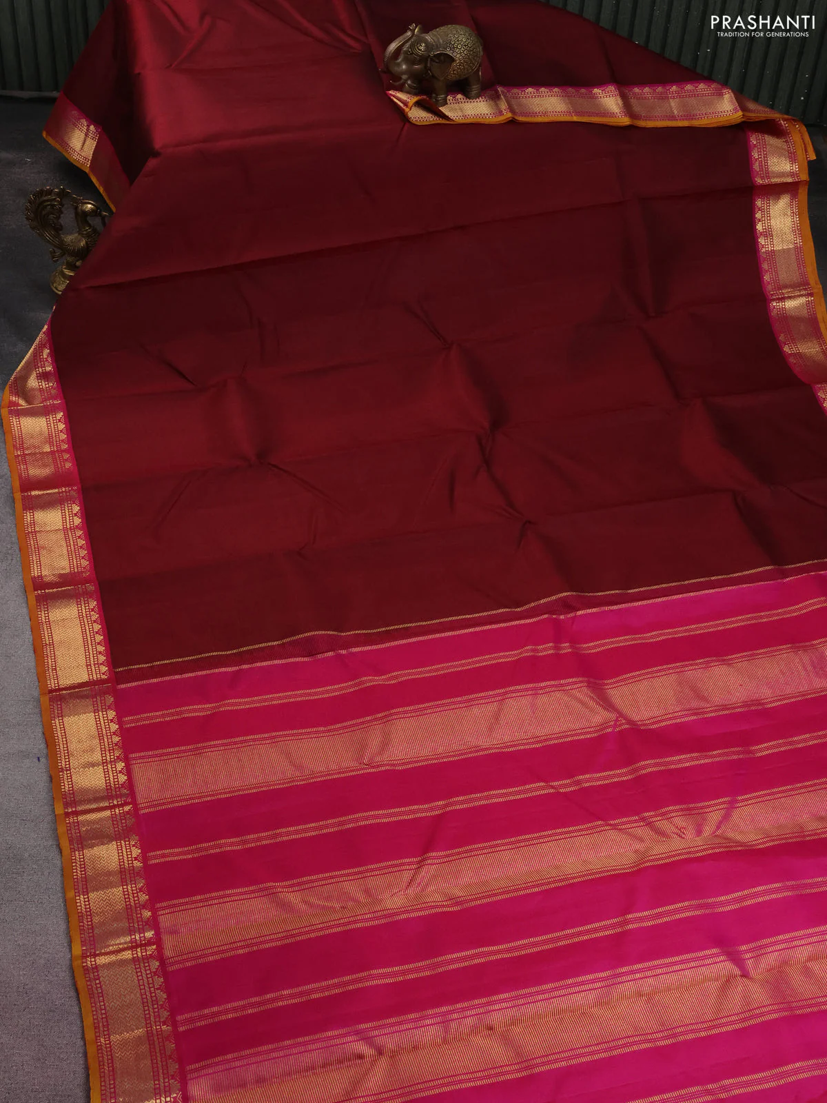 Pure kanchipuram silk saree maroon and pink with plain body and zari woven korvai border - Image 2
