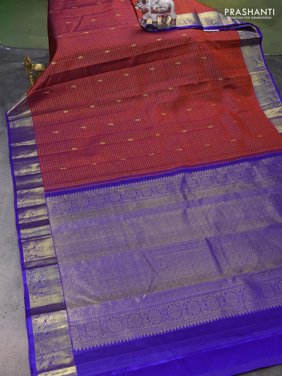 Pure kanchipuram silk saree maroon shade and blue with allover zari checks & buttas and zari woven border - Image 2